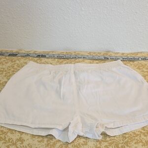 Vintage white Cove Isle apparel shorts.